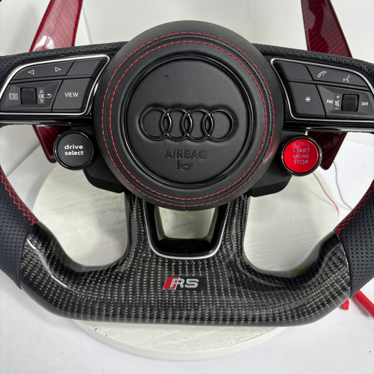 Volante Audi RS Personalizado en Fibra de Carbono, Cuero Perforado y Pantalla LED con Airbag Incluido