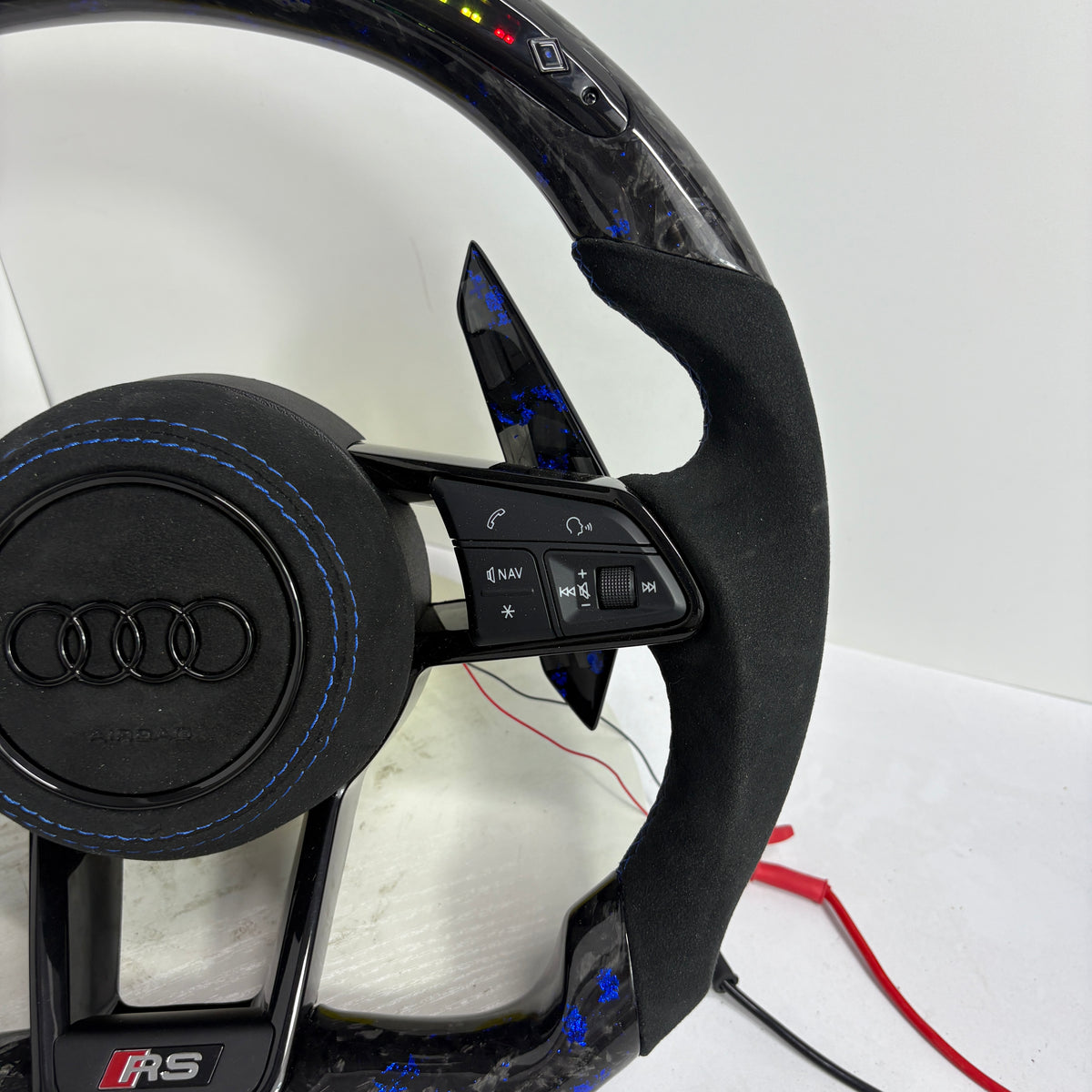 Volante Audi RS Personalizado en Carbono Forjado Azul, Alcantara y Pantalla LED con Airbag Incluido