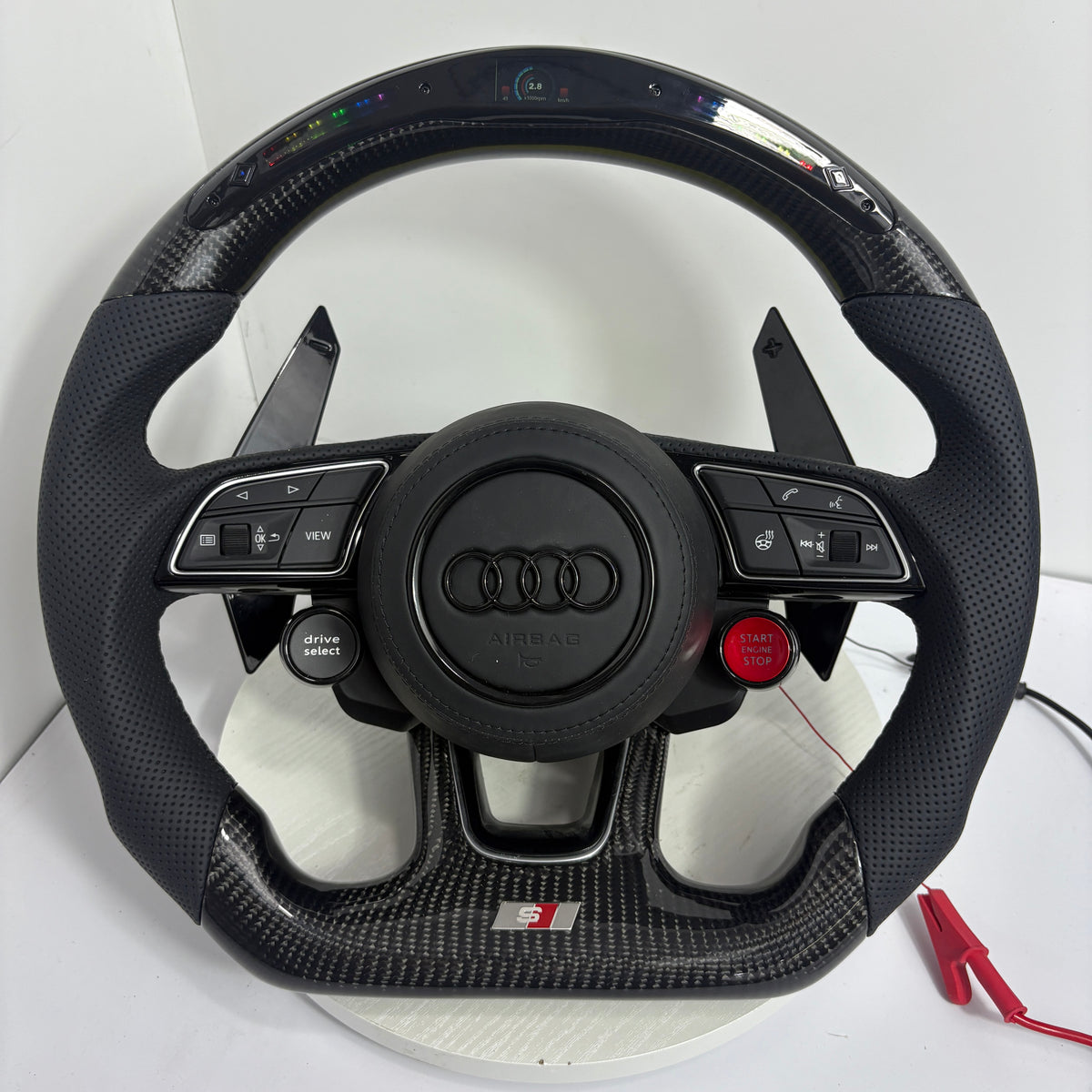 Volante Audi RS Personalizado en Fibra de Carbono, Cuero Perforado y Pantalla LED con Airbag Incluido