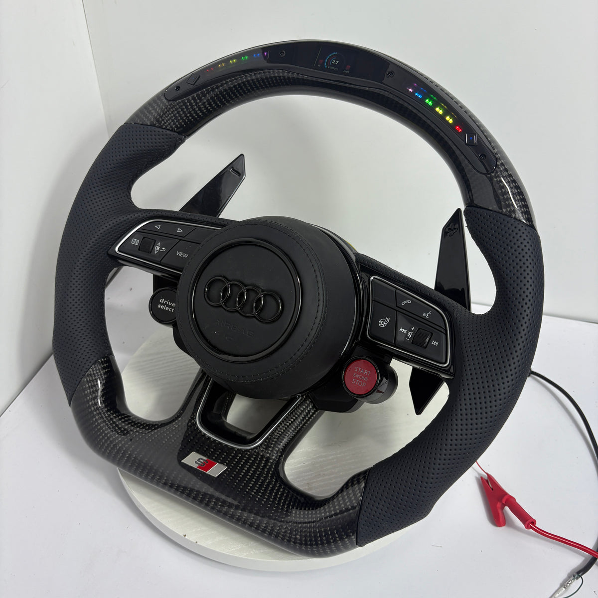 Volante Audi RS Personalizado en Fibra de Carbono, Cuero Perforado y Pantalla LED con Airbag Incluido