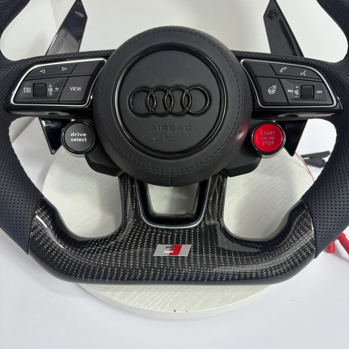 Volante Audi RS Personalizado en Fibra de Carbono, Cuero Perforado y Pantalla LED con Airbag Incluido
