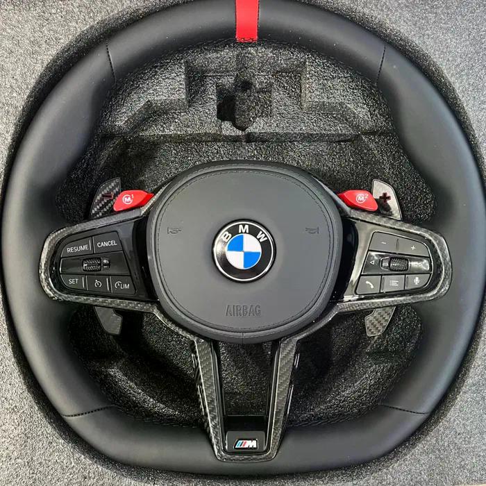 Volante BMW M Performance en Cuero Negro y Fibra de Carbono con M1/M2, Levas y Marcador Rojo