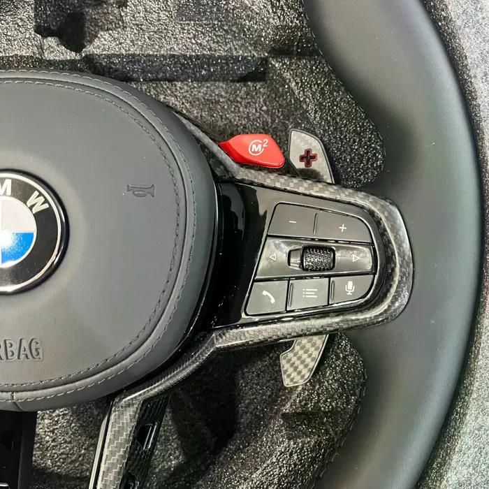 Volante BMW M Performance en Cuero Negro y Fibra de Carbono con M1/M2, Levas y Marcador Rojo