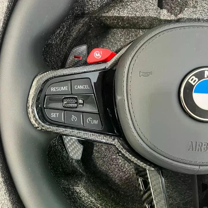 Volante BMW M Performance en Cuero Negro y Fibra de Carbono con M1/M2, Levas y Marcador Rojo