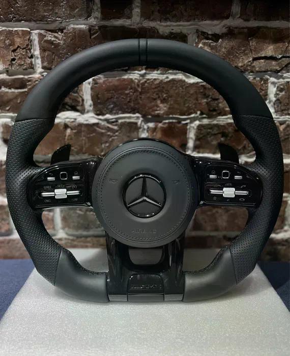 Volante Mercedes-AMG Performance en Cuero Negro Perforado con Levas, Multifunción y Detalles AMG