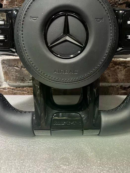 Volante Mercedes-AMG Performance en Cuero Negro Perforado con Levas, Multifunción y Detalles AMG
