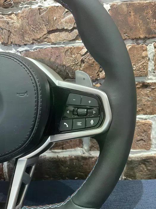 Volante BMW M Sport en Cuero Negro con Levas, Multifunción y Costuras M