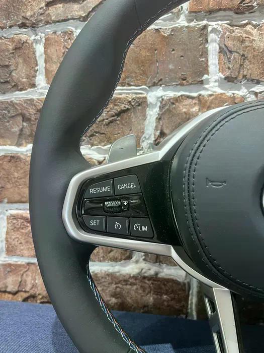 Volante BMW M Sport en Cuero Negro con Levas, Multifunción y Costuras M