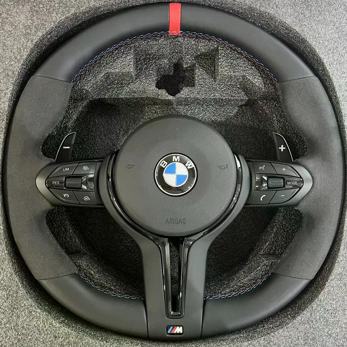 Volante BMW M Performance en Cuero Negro con Levas, Botones M1/M2 y Multifunción