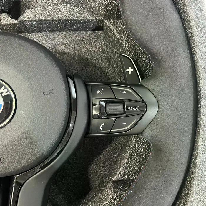 Volante BMW M Performance en Cuero Negro con Levas, Botones M1/M2 y Multifunción