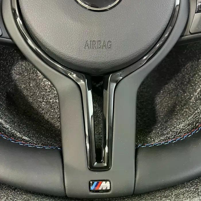 Volante BMW M Performance en Cuero Negro con Levas, Botones M1/M2 y Multifunción