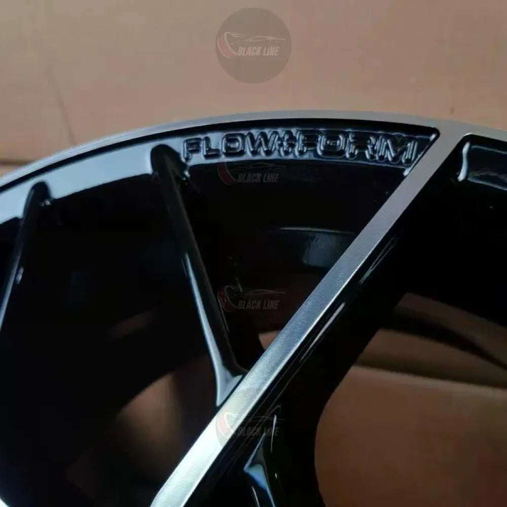 Llantas Deportivas Estilo Audi con Radios En Y – Negro y Plata