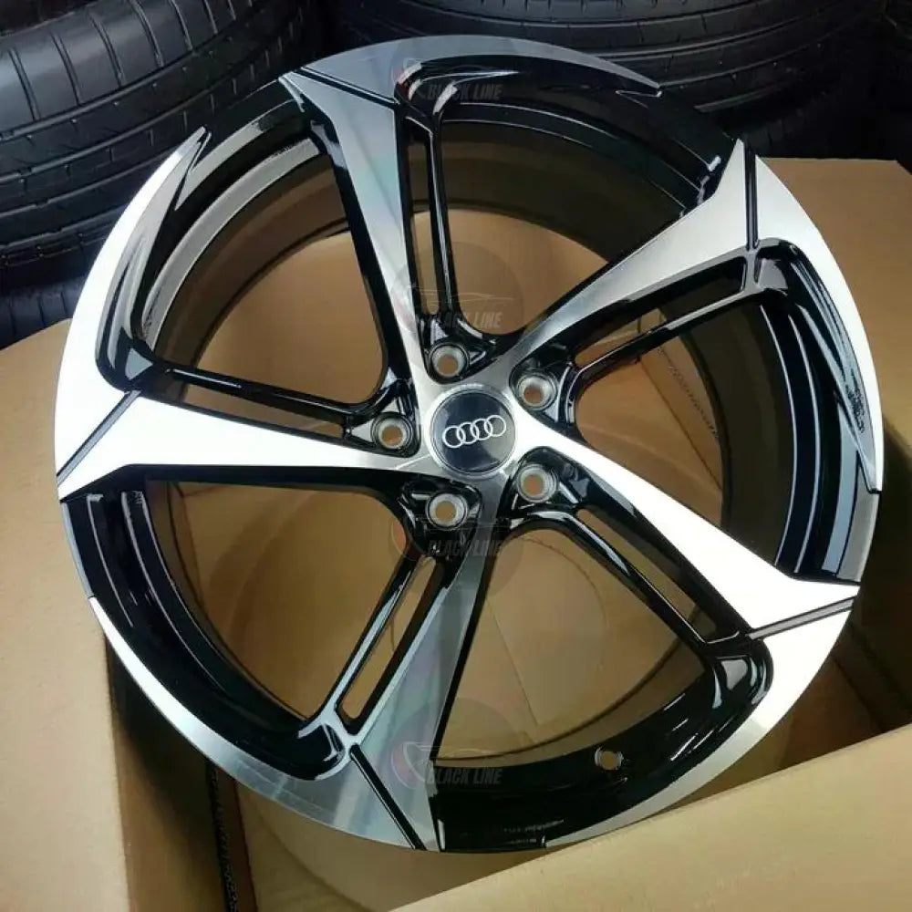 Llantas Deportivas Estilo Audi de Cinco Radios Dobles – Negro y Plata