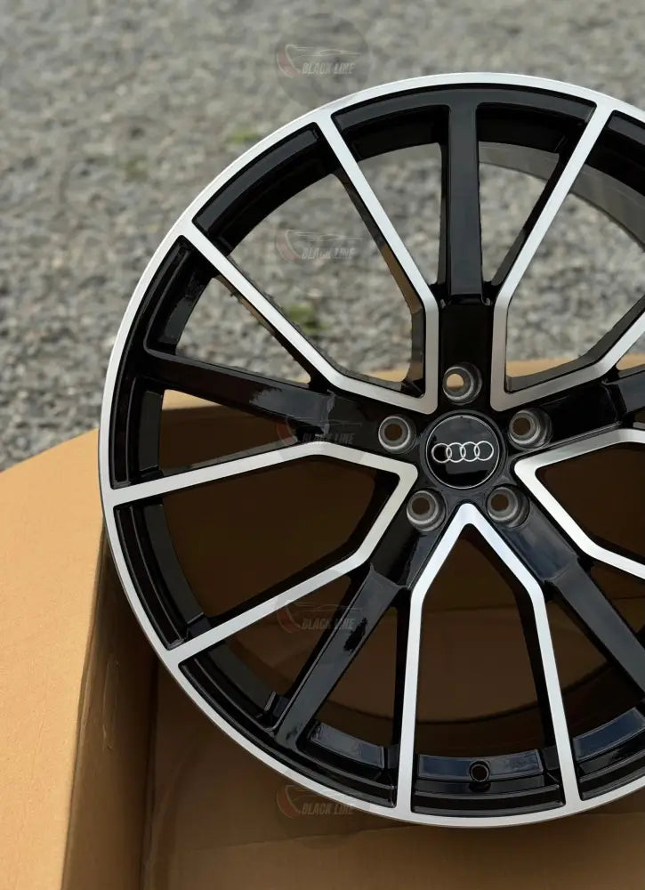 Llantas Deportivas Estilo Audi de Cinco Radios Dobles – Negro y Plata