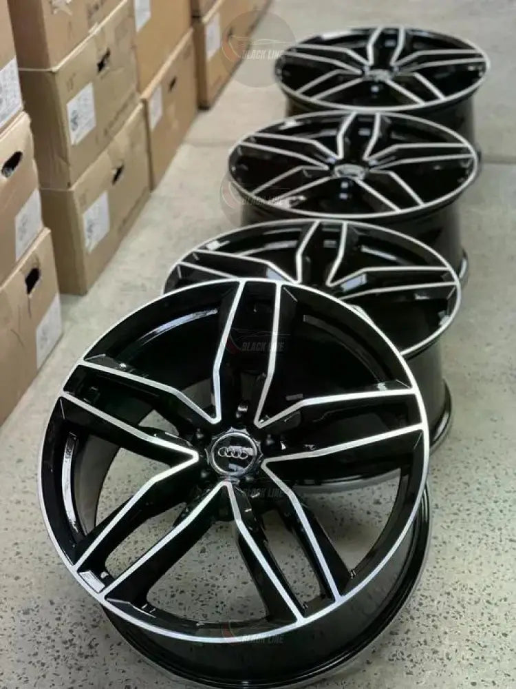 Llantas Deportivas Estilo Audi de Cinco Radios Dobles – Negro y Plata