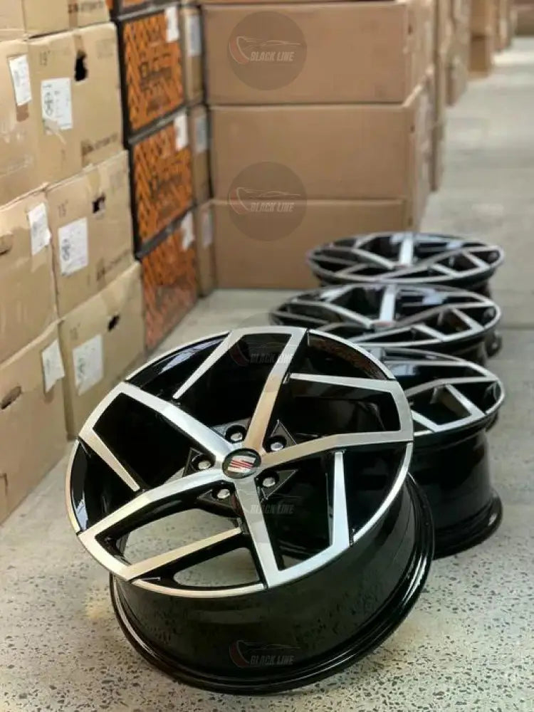 Llantas Deportivas Estilo Audi de Cinco Radios Dobles – Negro y Plata
