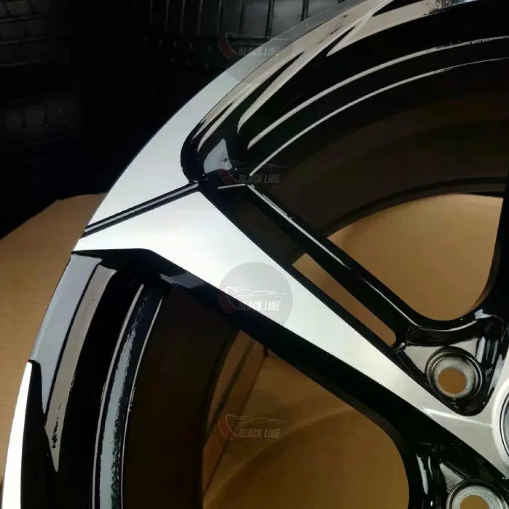 Llantas Deportivas Estilo Audi de Cinco Radios Dobles – Negro y Plata