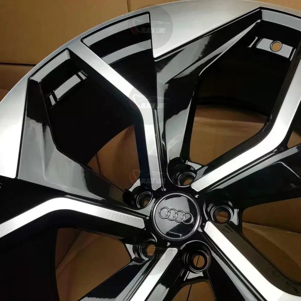 Llantas Deportivas Estilo Audi de Cinco Radios Dobles – Negro y Plata