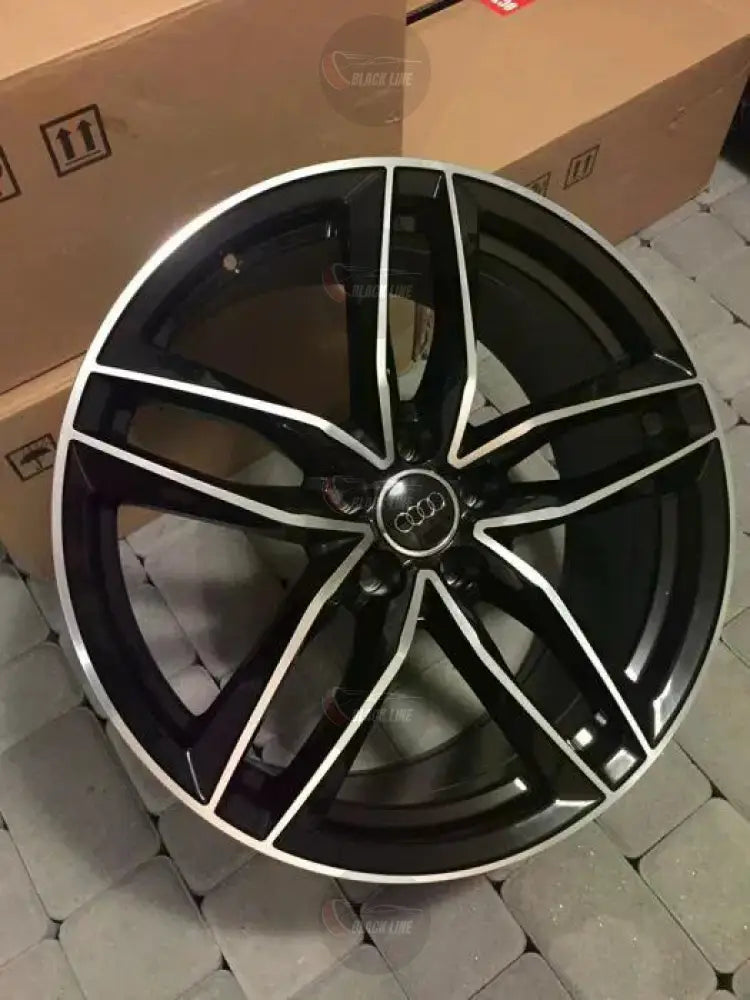 Llantas Deportivas Estilo Audi de Cinco Radios Dobles – Negro y Plata