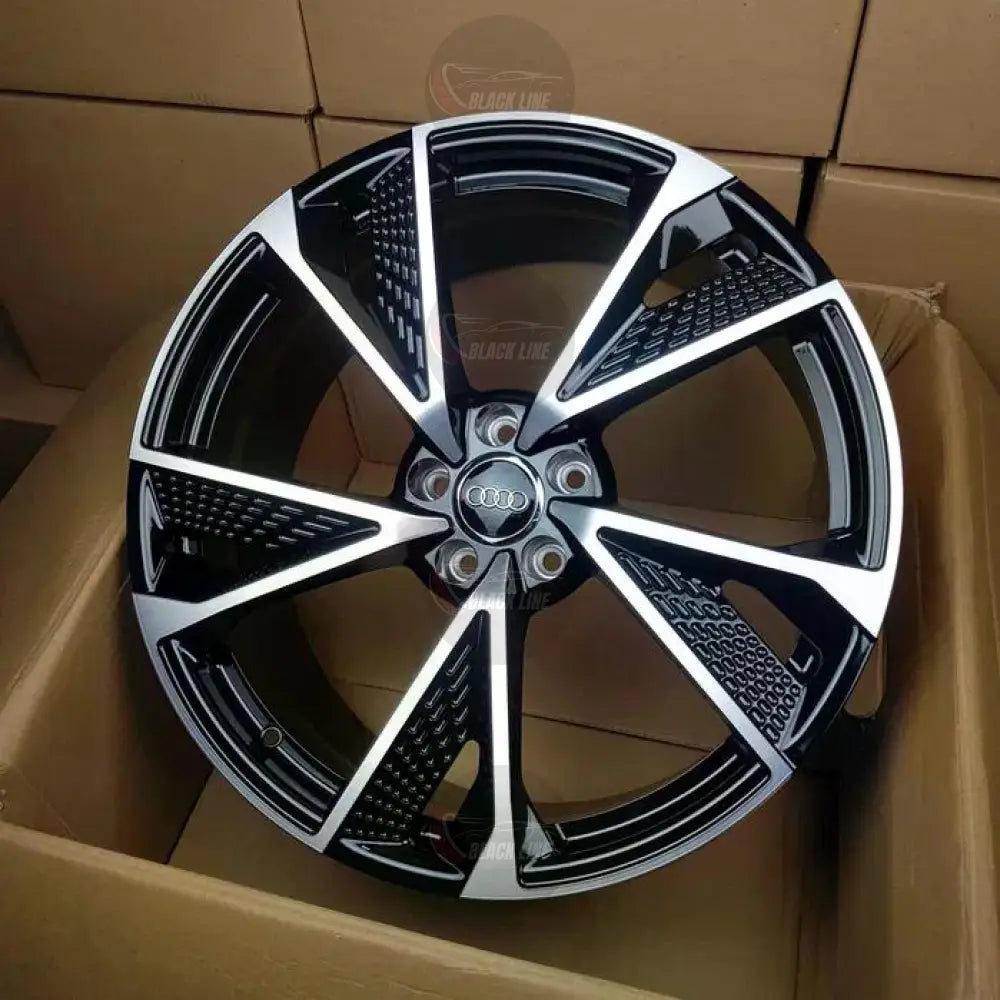 Llantas Deportivas Estilo Audi de Cinco Radios Turbina – Negro y Plata