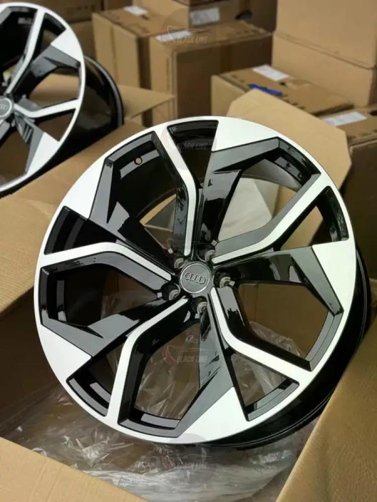 Llantas Deportivas Estilo Audi de Cinco Radios Turbina – Negro y Plata