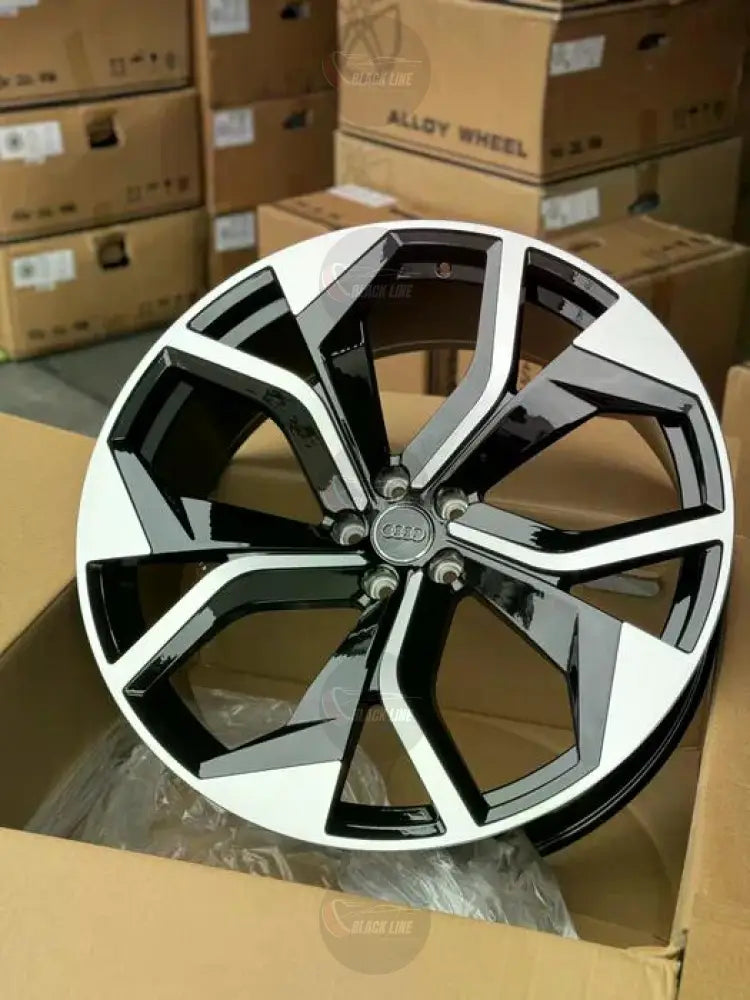Llantas Deportivas Estilo Audi de Cinco Radios Turbina – Negro y Plata