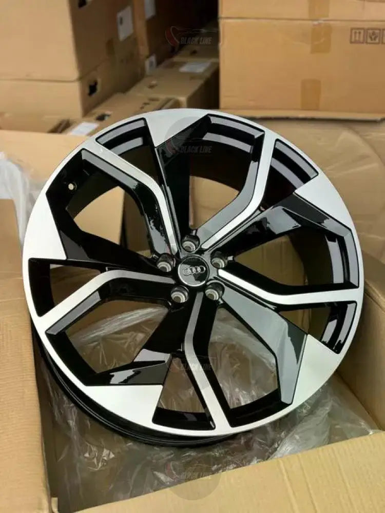 Llantas Deportivas Estilo Audi de Cinco Radios Turbina – Negro y Plata
