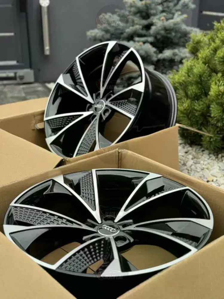 Llantas Deportivas Estilo Audi de Cinco Radios Turbina – Negro y Plata