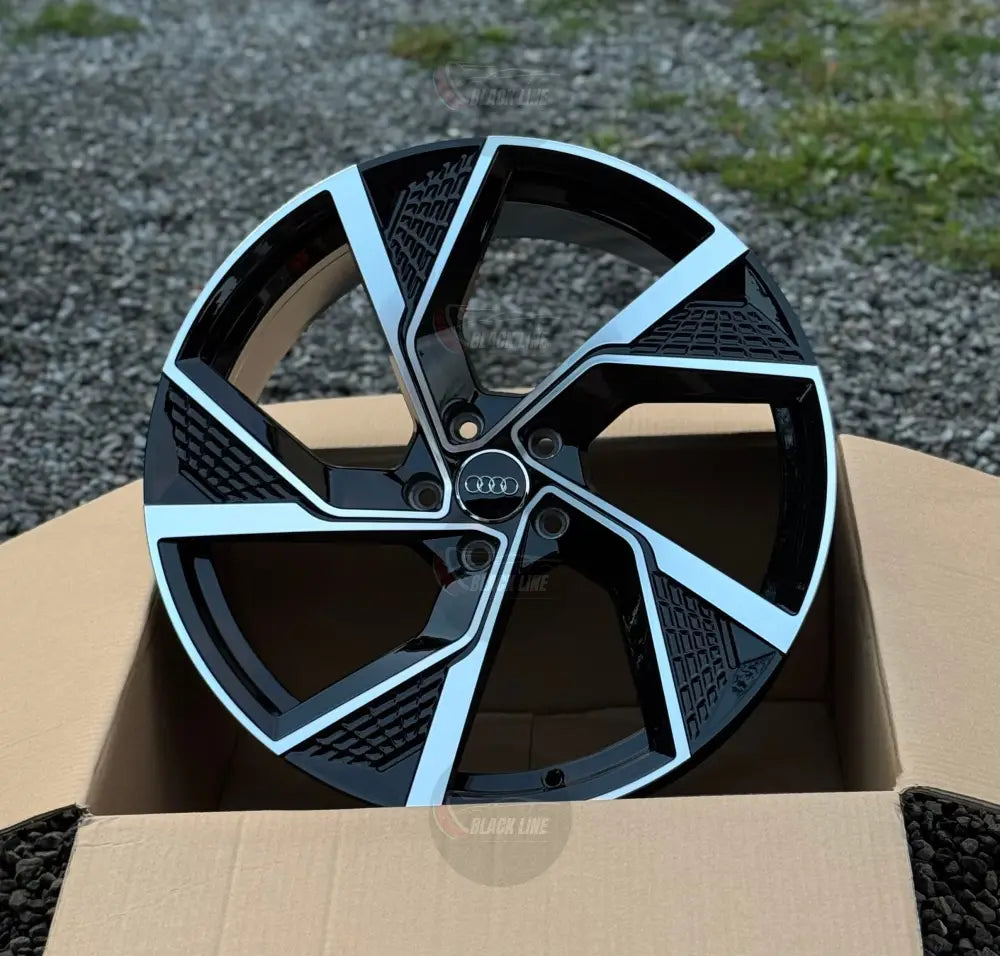Llantas Deportivas Estilo Audi de Cinco Radios Turbina – Negro y Plata
