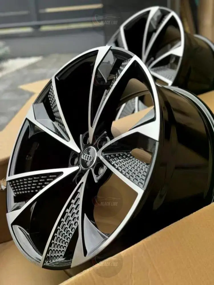 Llantas Deportivas Estilo Audi de Cinco Radios Turbina – Negro y Plata