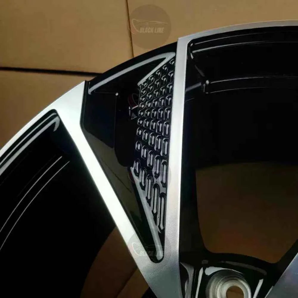 Llantas Deportivas Estilo Audi de Cinco Radios Turbina – Negro y Plata