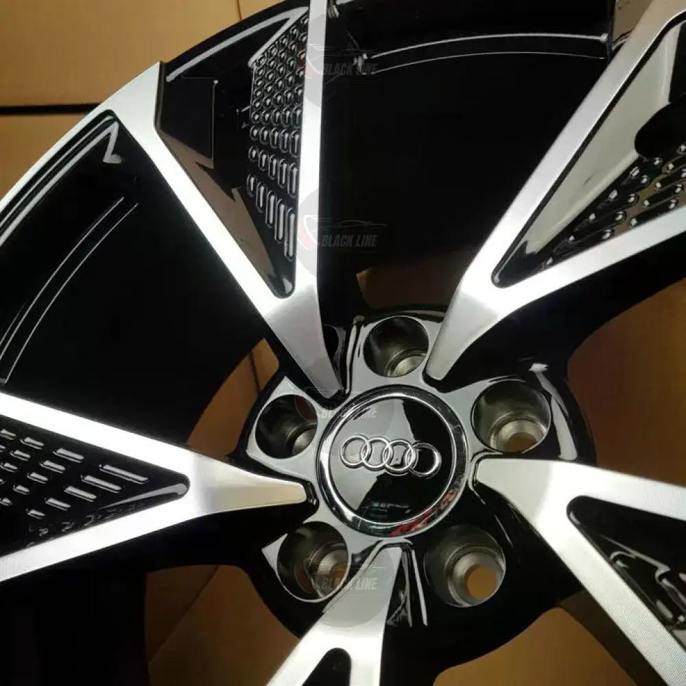 Llantas Deportivas Estilo Audi de Cinco Radios Turbina – Negro y Plata