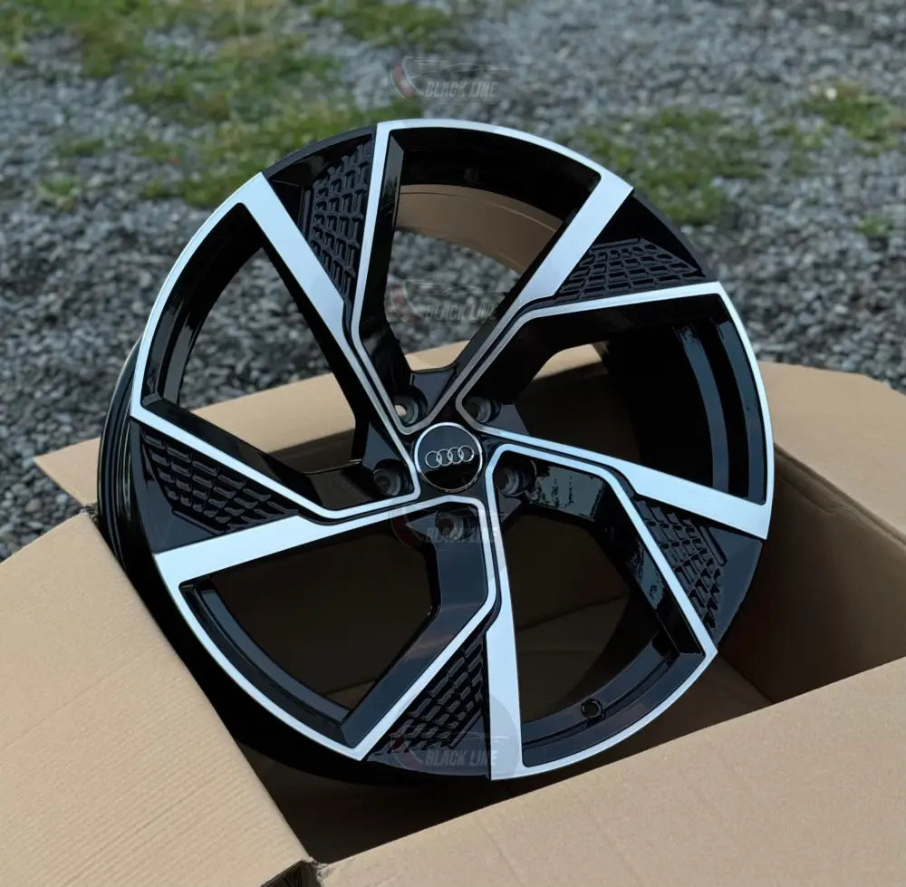 Llantas Deportivas Estilo Audi de Cinco Radios Turbina – Negro y Plata