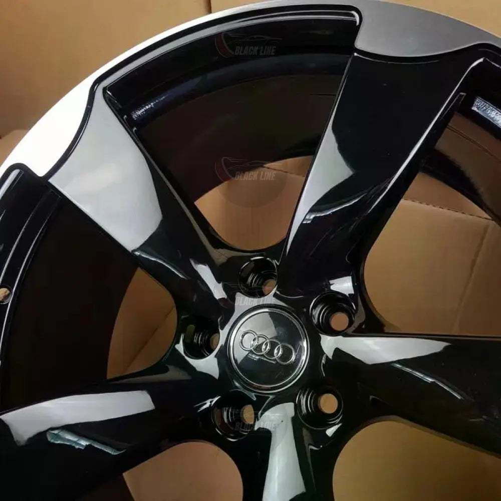 Llantas Deportivas Estilo Audi de Cinco Radios Turbina – Negro y Plata