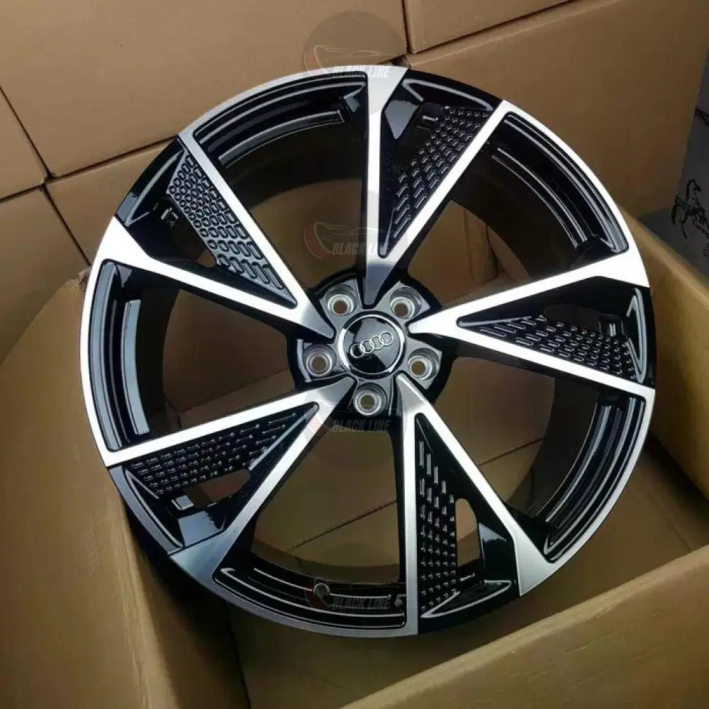 Llantas Deportivas Estilo Audi de Cinco Radios Turbina – Negro y Plata