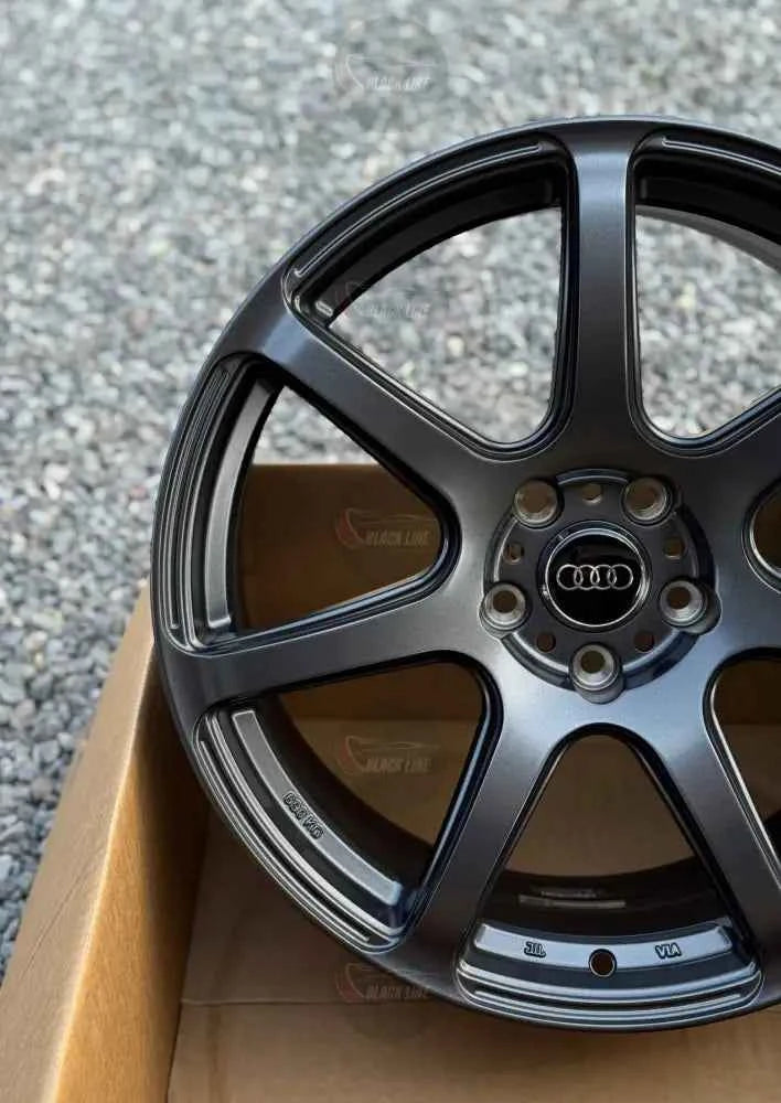 Llantas Deportivas Estilo Audi de Ocho Radios – Gris Grafito