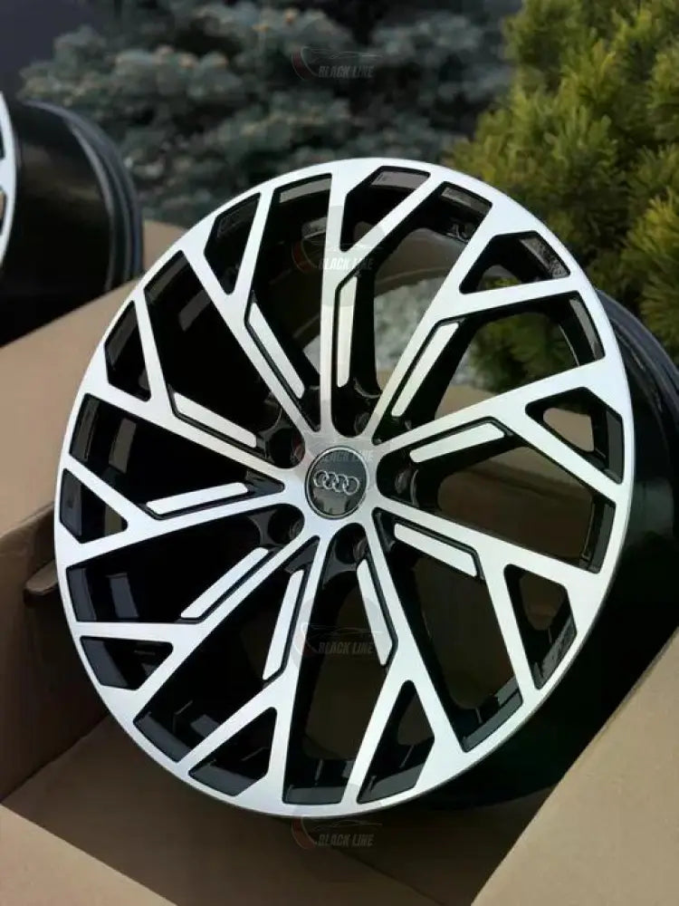 Llantas Deportivas Estilo Audi Multirradio – Diseño Angular en Plata y Negro Brillo