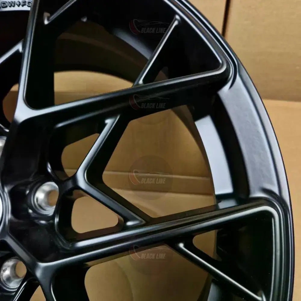 Llantas Deportivas Estilo Audi Multirradio Geométrico – Negro