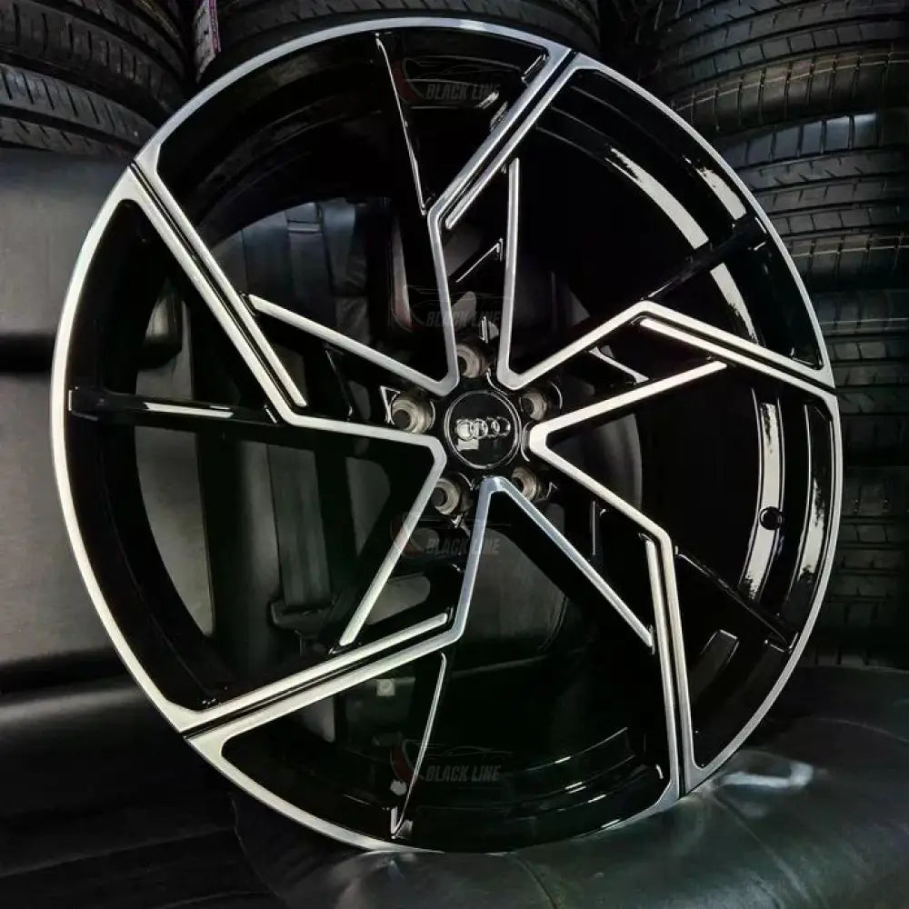 Llantas Deportivas Estilo Audi Multirradio Geométrico – Negro y Plata