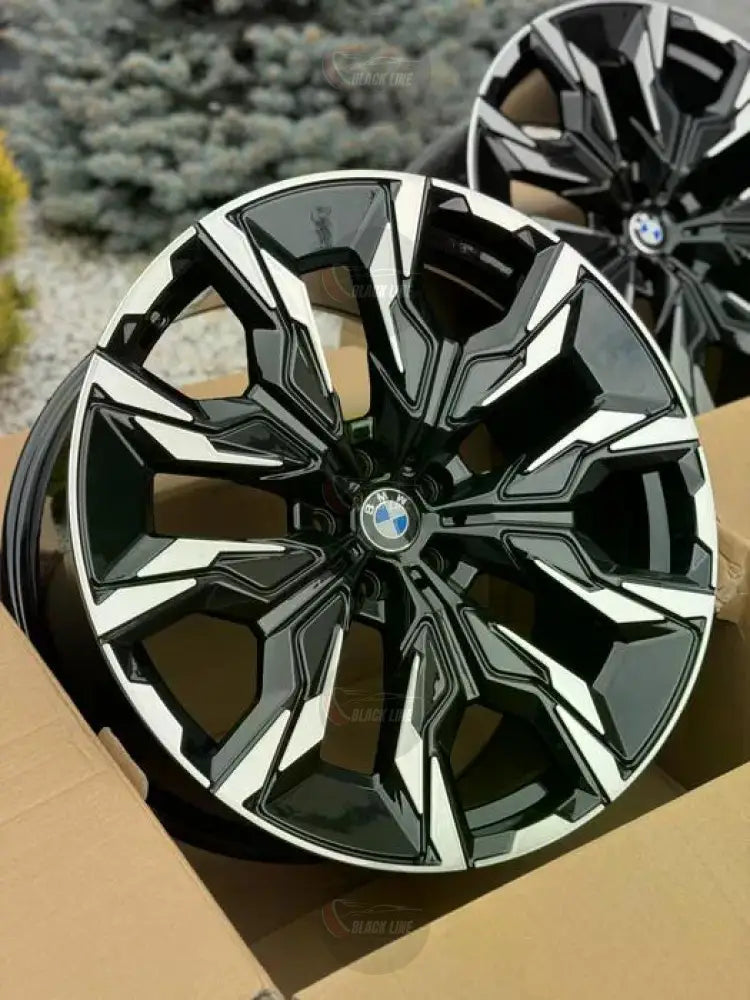 Llantas Deportivas Estilo BMW con Radios Angulares – Negro y Plata