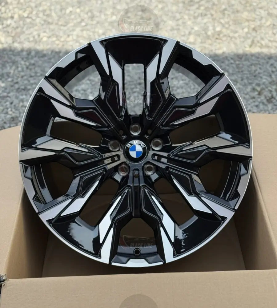 Llantas Deportivas Estilo BMW con Radios Angulares – Negro y Plata