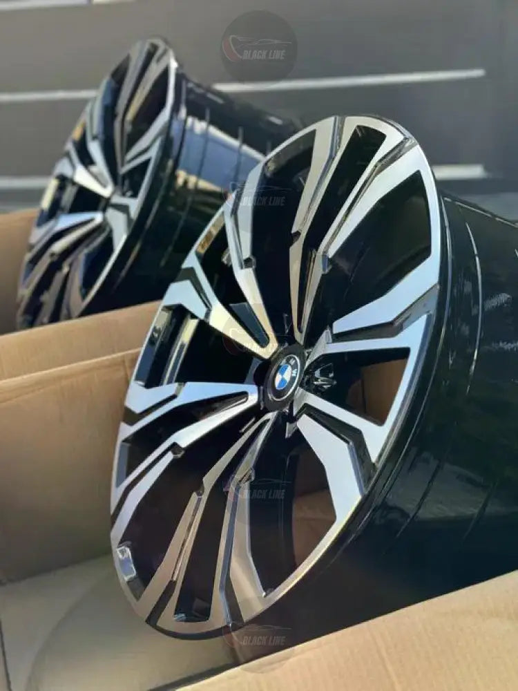 Llantas Deportivas Estilo BMW con Radios Angulares – Negro y Plata