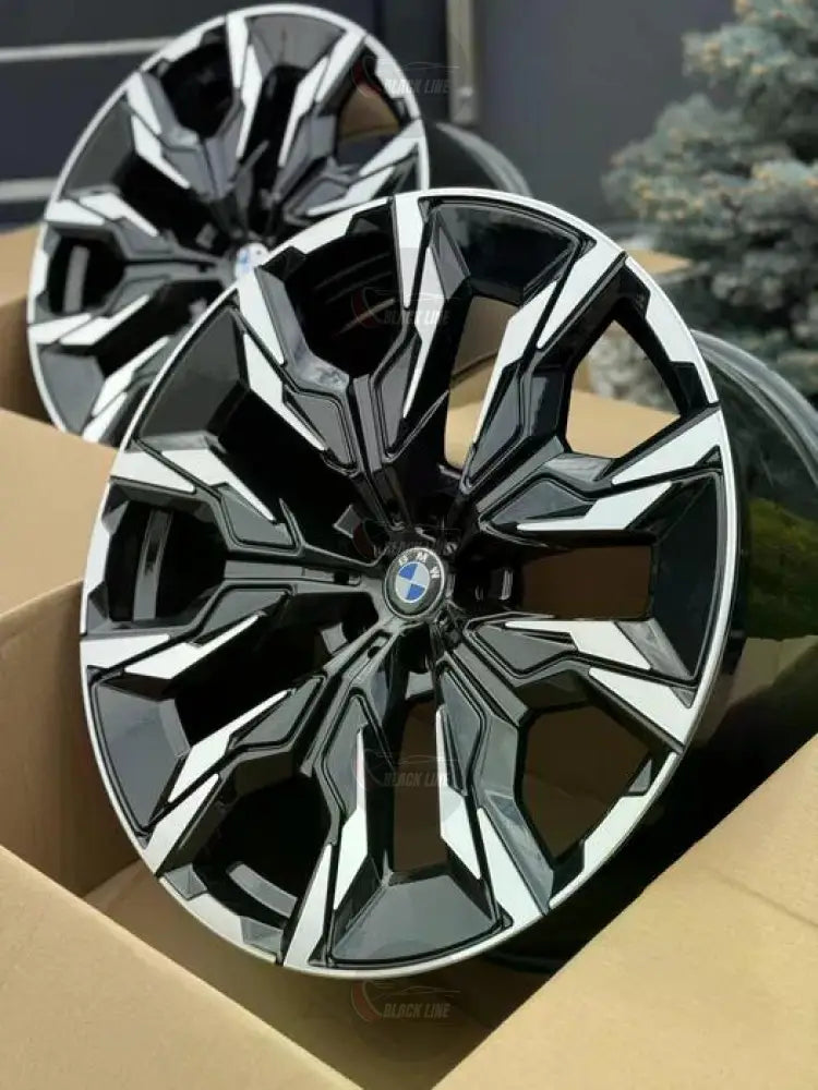 Llantas Deportivas Estilo BMW con Radios Angulares – Negro y Plata