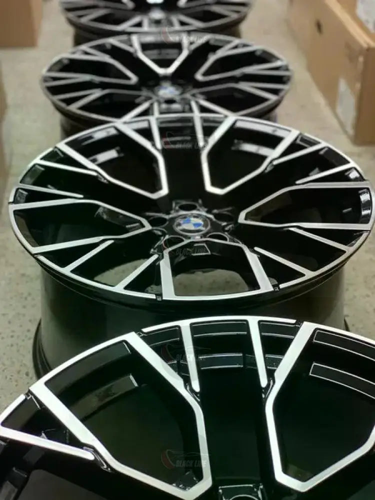 Llantas Deportivas Estilo BMW con Radios En Y – Negro y Plata