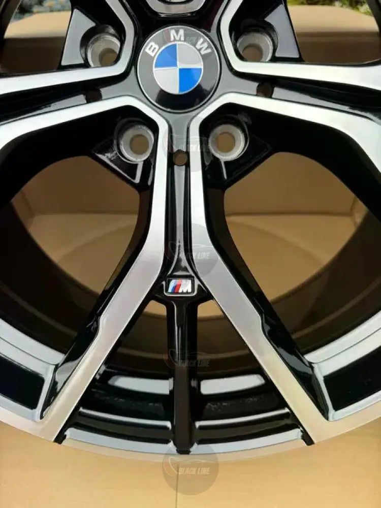 Llantas Deportivas Estilo BMW con Radios En Y – Negro y Plata