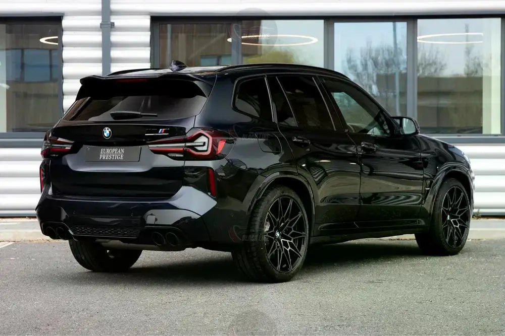 Llantas Deportivas Estilo BMW con Radios Geométricos – Negro y Plata