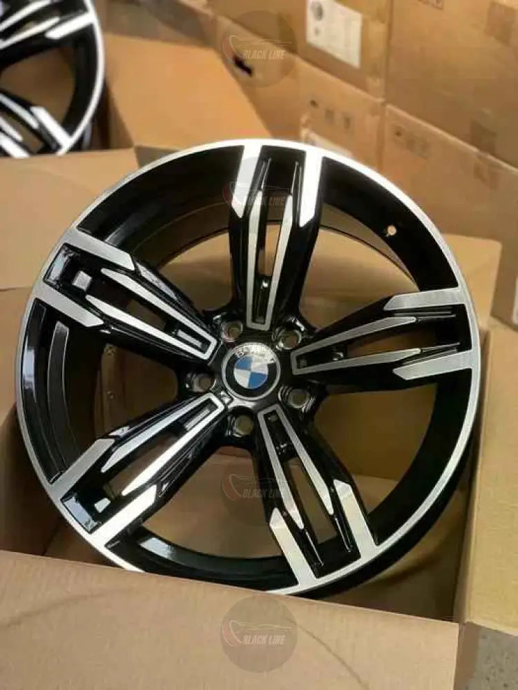 Llantas Deportivas Estilo BMW de Cinco Radios Dobles – Acabado Bicolor Negro y Plata