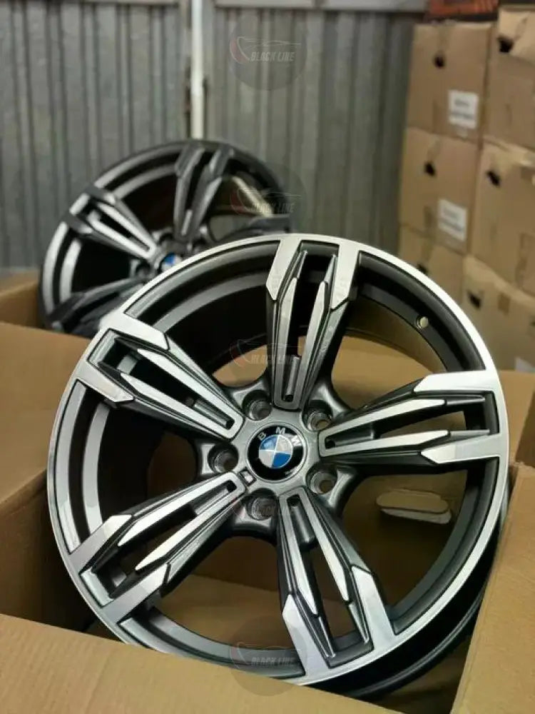 Llantas Deportivas Estilo BMW de Cinco Radios Dobles – Negro y Plata