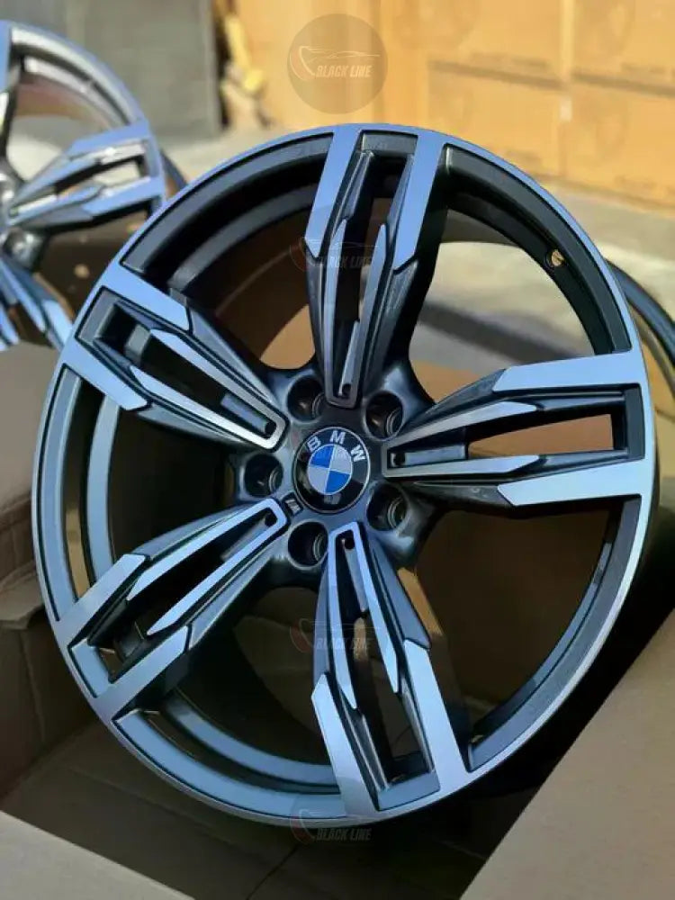 Llantas Deportivas Estilo BMW de Cinco Radios Dobles – Negro y Plata