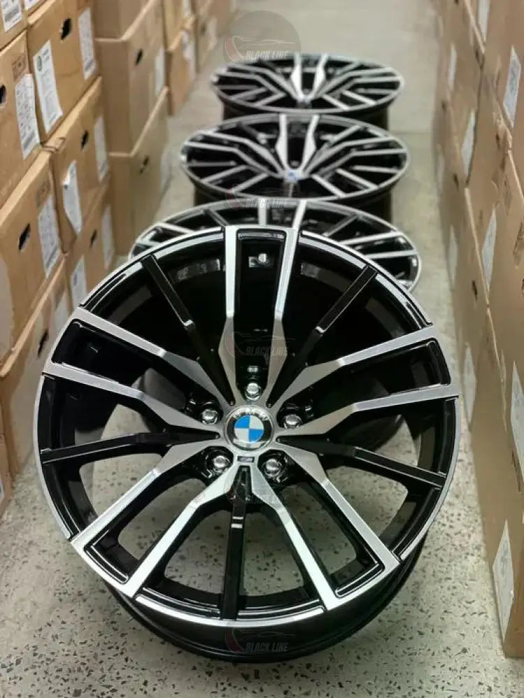 Llantas Deportivas Estilo BMW de Cinco Radios Dobles – Negro y Plata